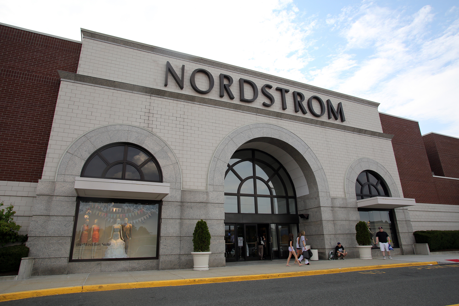 storefront of Nordstrom- merchandise return policy